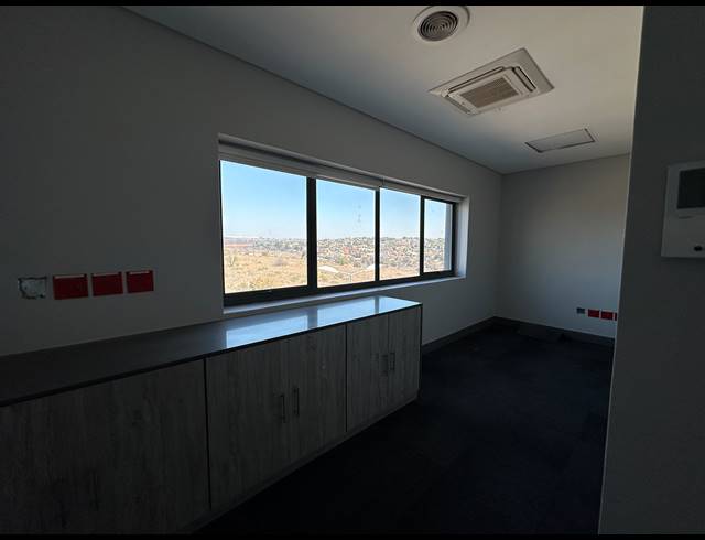 396.50M² OFFICE TO LET IN IRENE